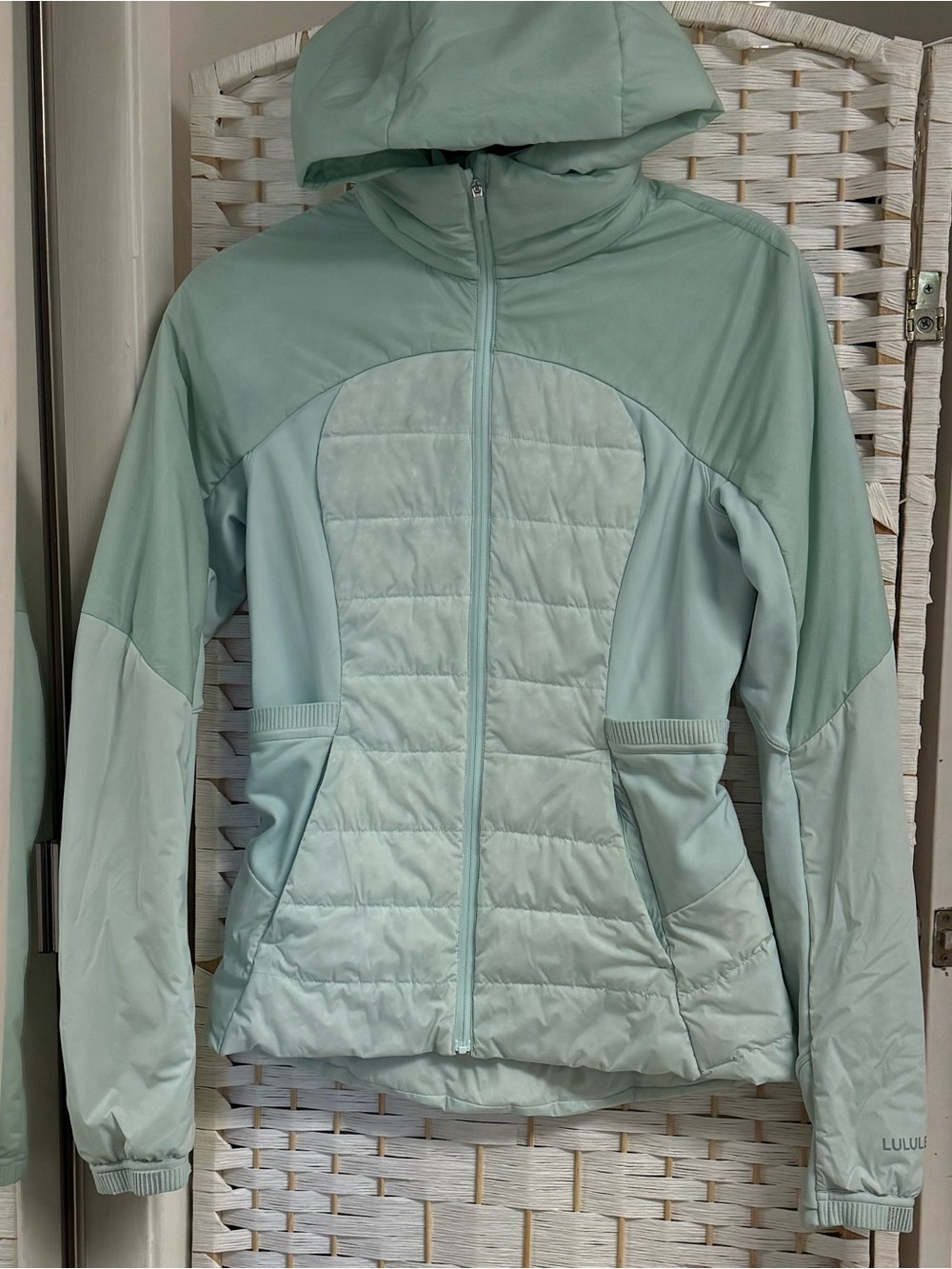 lululemon athletica Women's Light Green Hooded Jacket Size 4